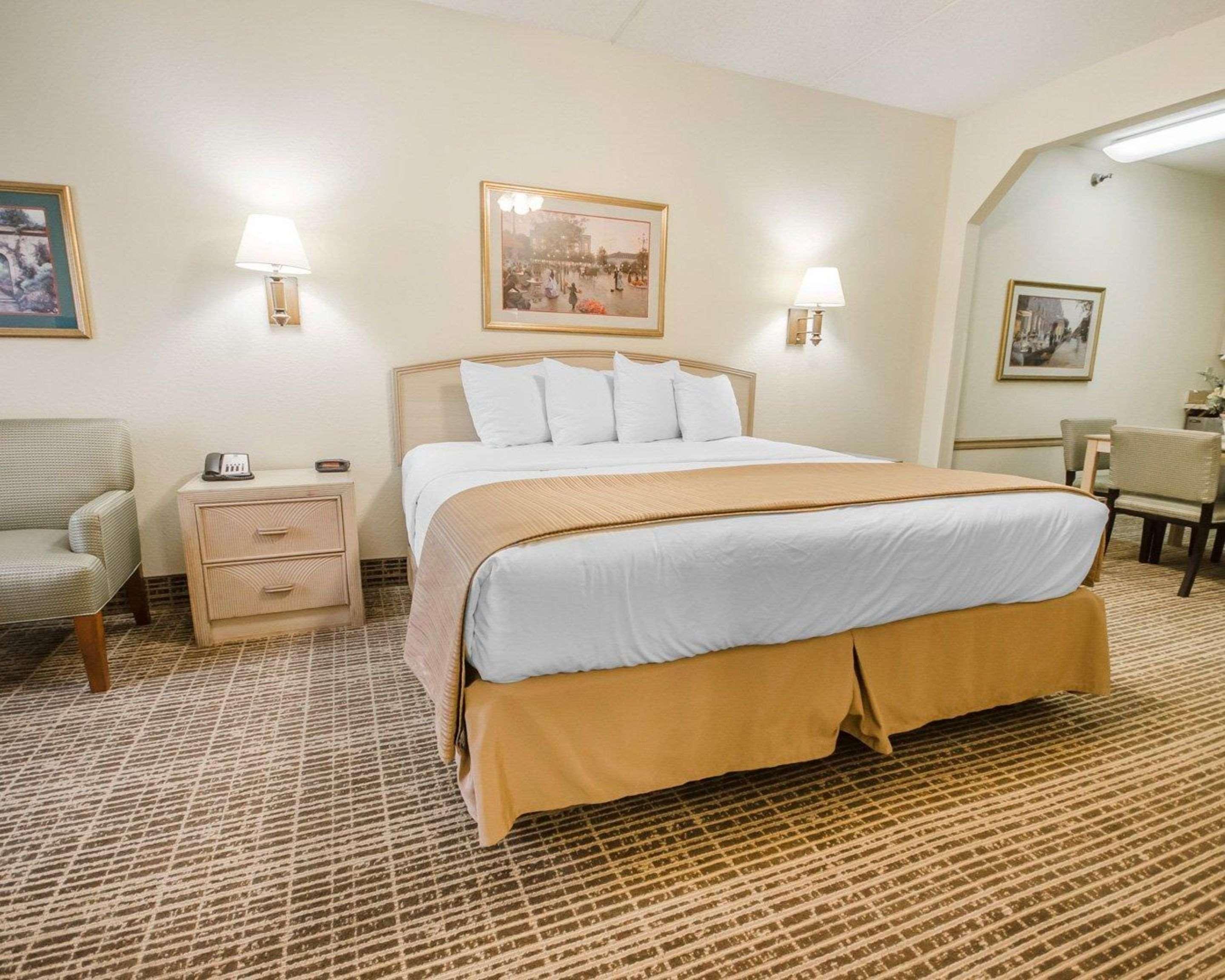 Clarion Pointe Louisville East Bagian luar foto