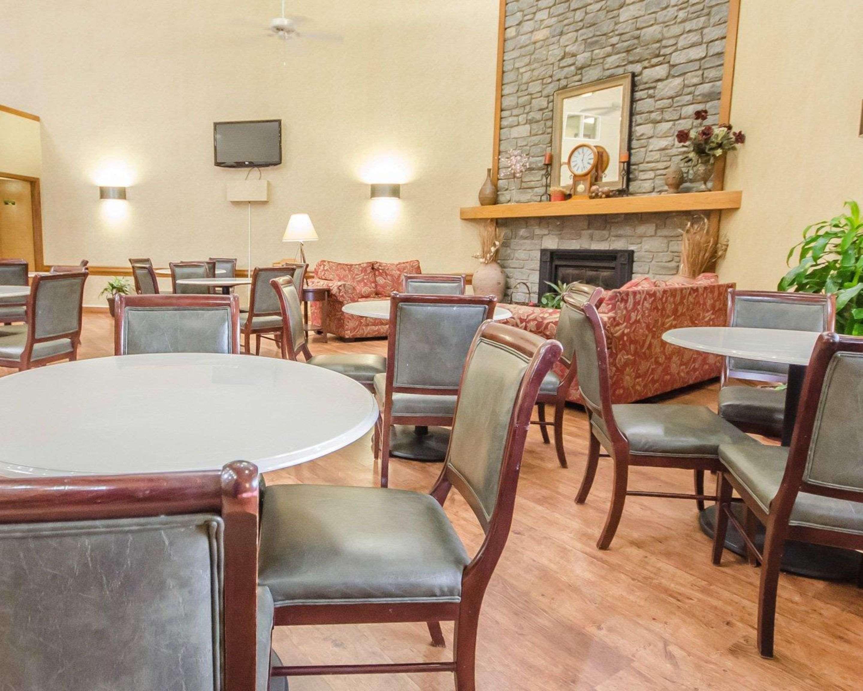 Clarion Pointe Louisville East Bagian luar foto