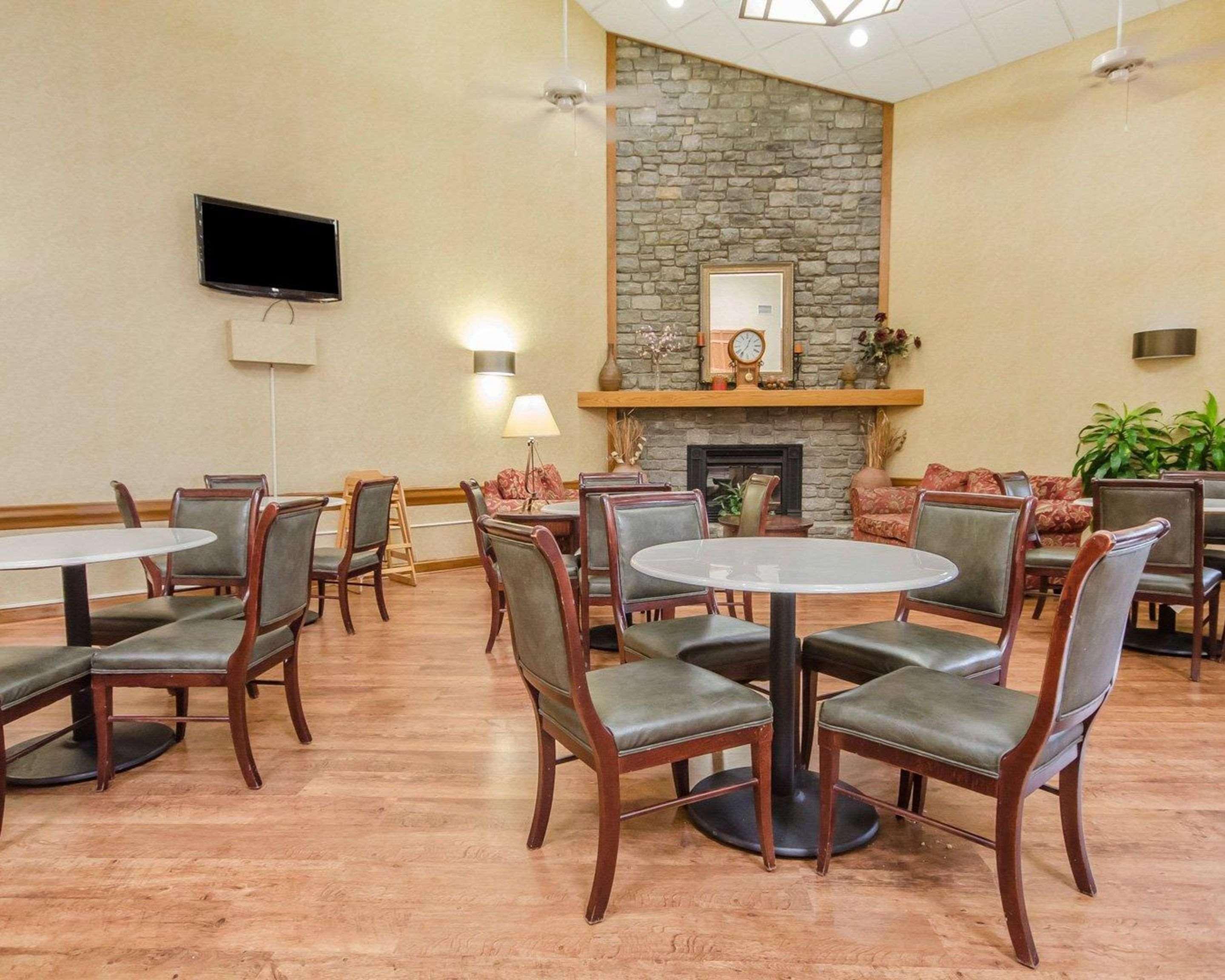 Clarion Pointe Louisville East Bagian luar foto