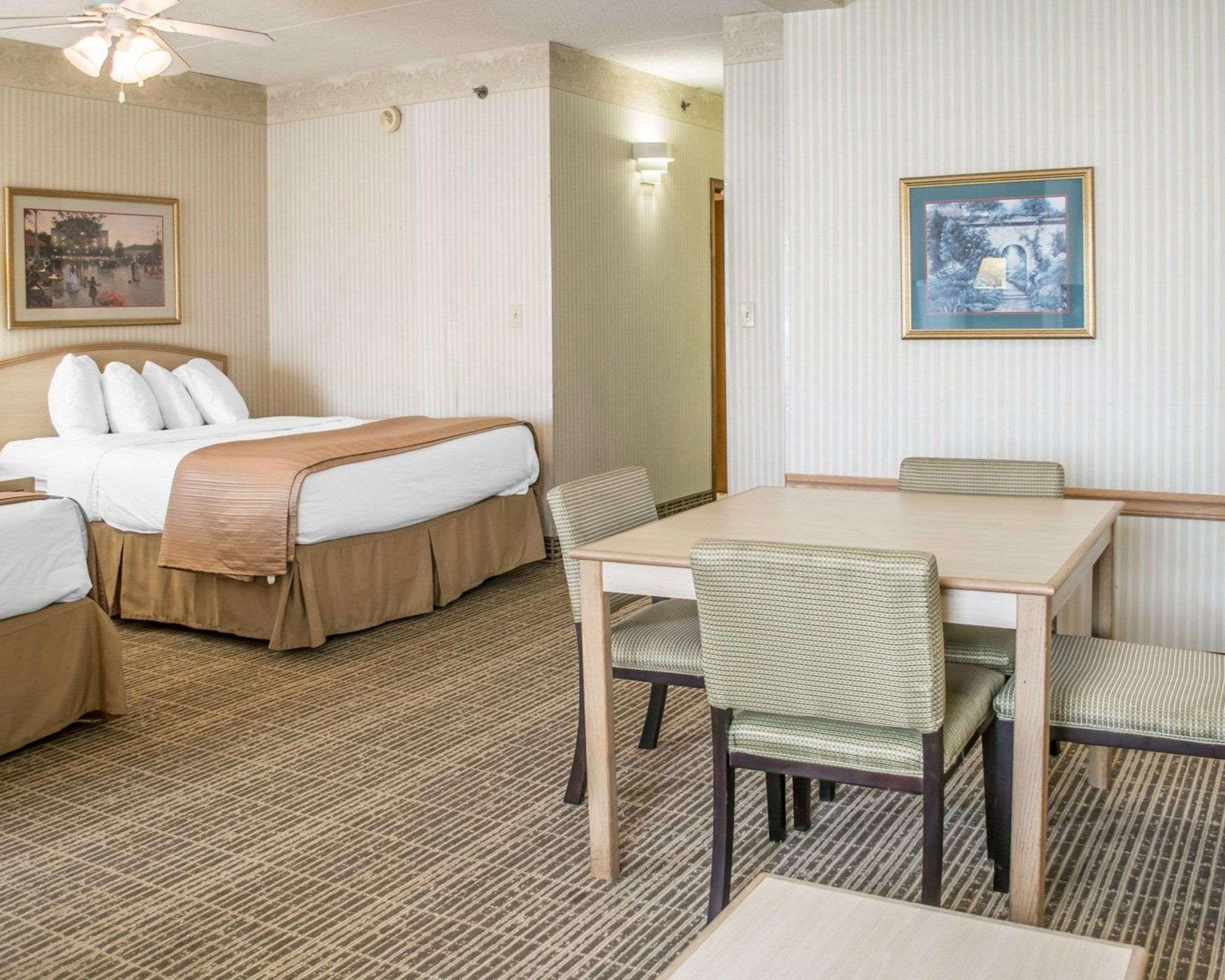 Clarion Pointe Louisville East Bagian luar foto