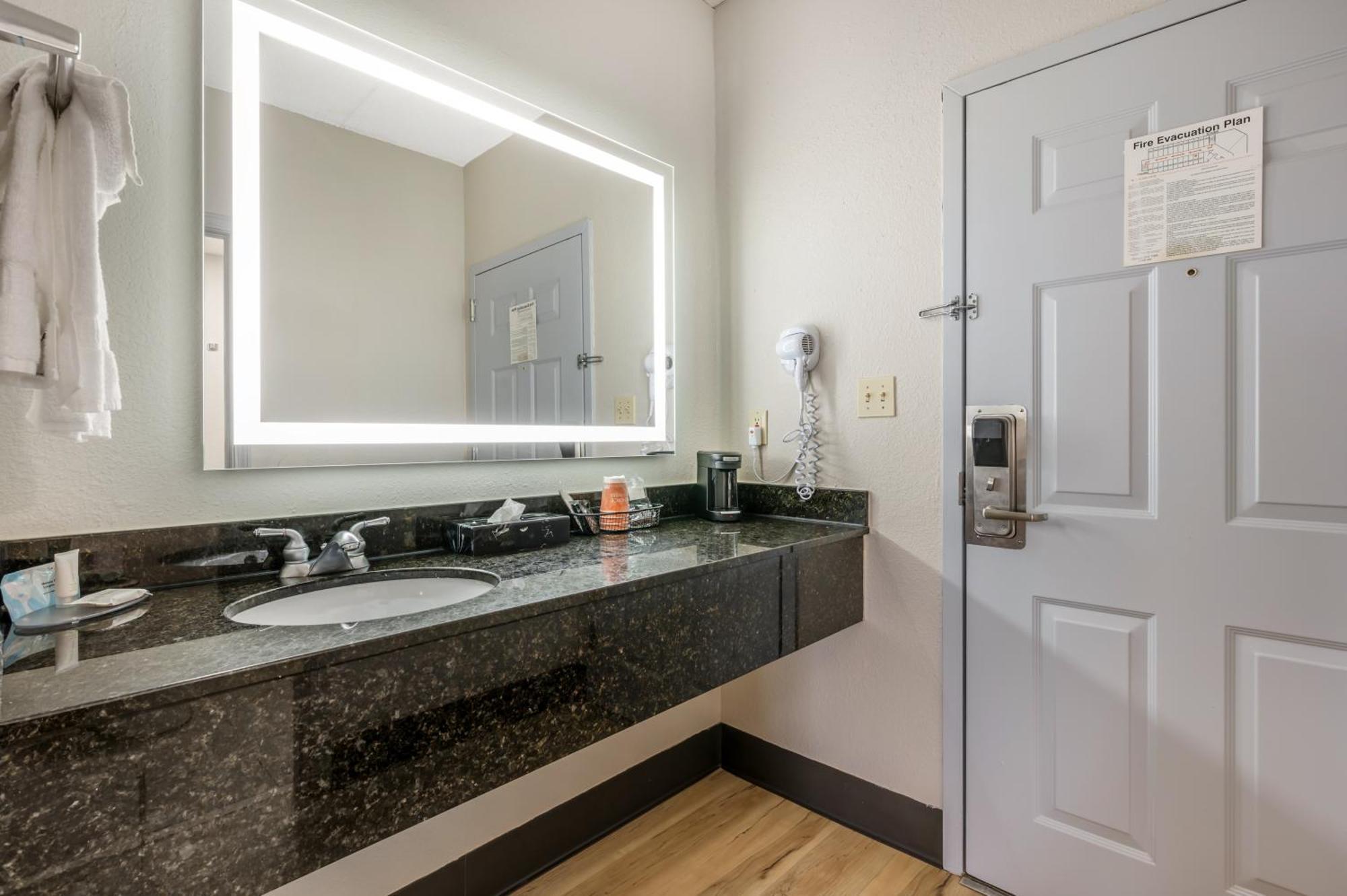 Clarion Pointe Louisville East Bagian luar foto