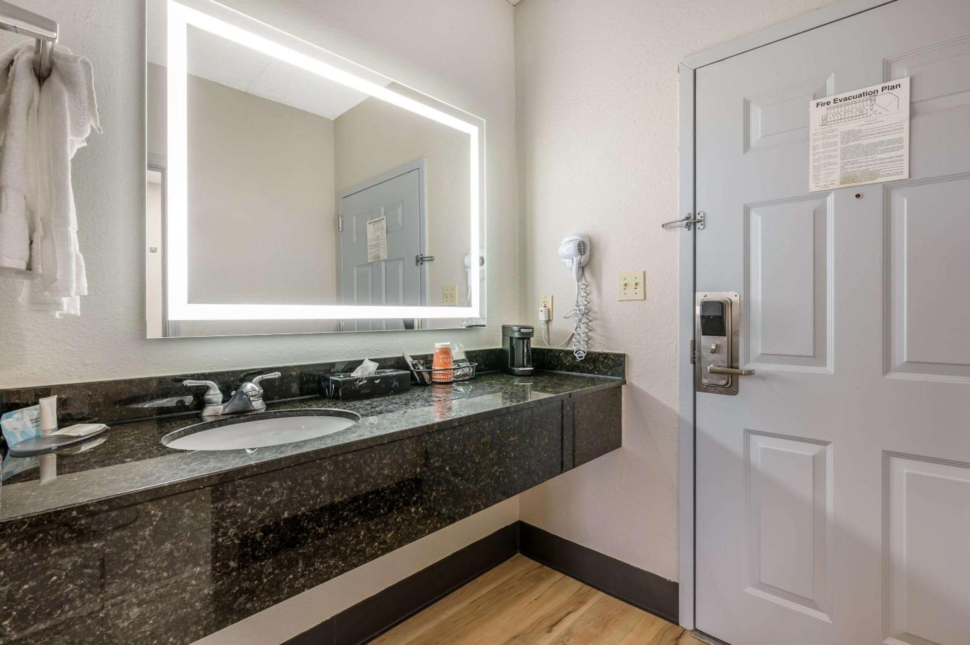 Clarion Pointe Louisville East Bagian luar foto